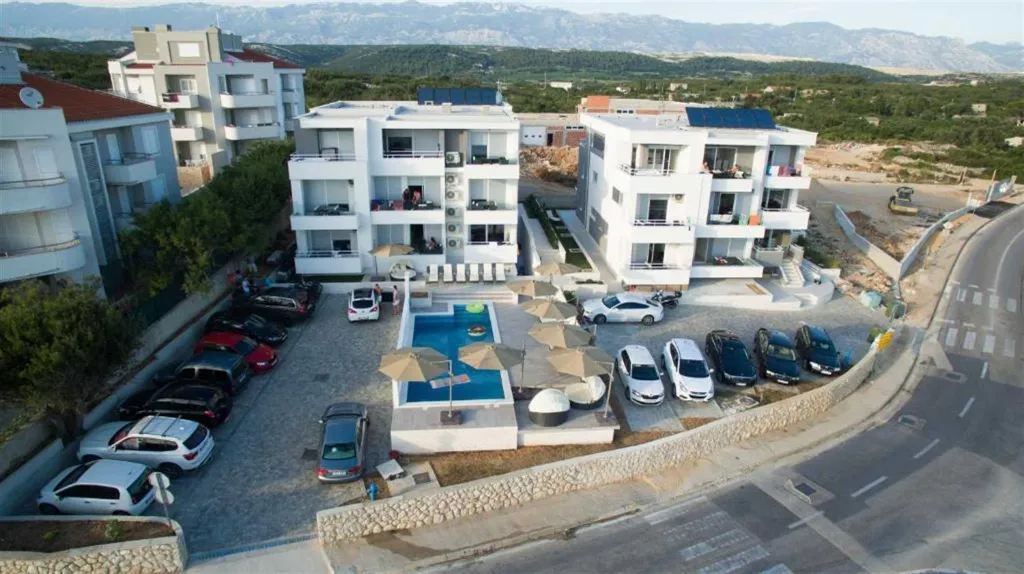 One-Bedroom Apartment with Balcony in Novalja for 4