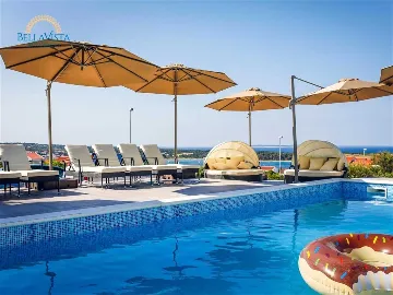 2-Bedroom Apartment with Balcony for 7 in Novalja