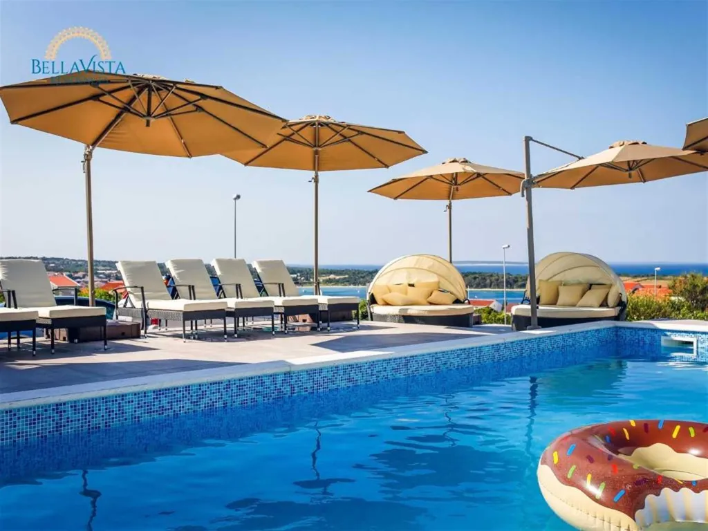 2-Bedroom Apartment with Balcony for 7 in Novalja