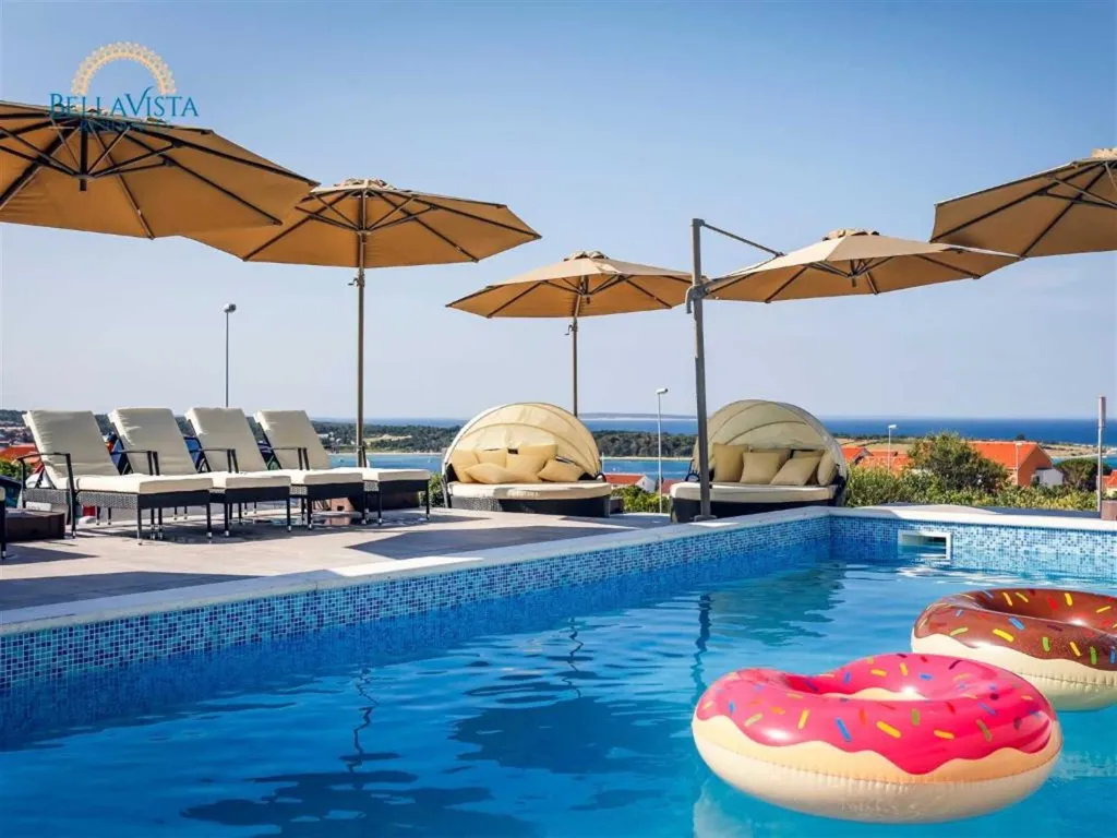 Apartment with Balcony in Novalja for 7 Guests