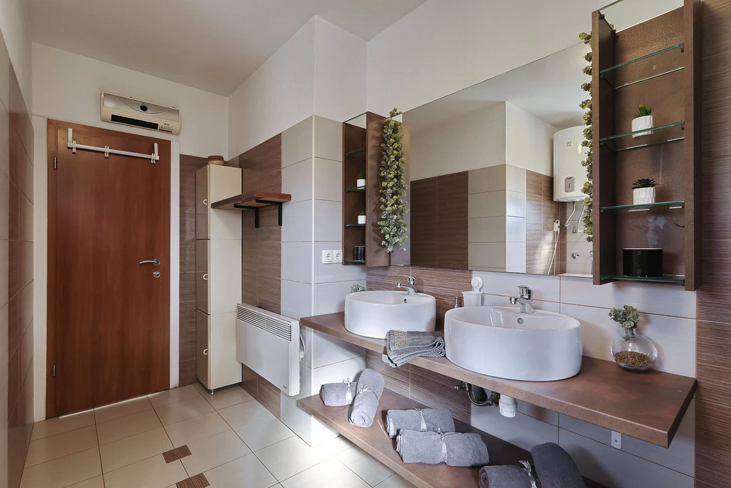 Anita, veliki apartman za odmor s vrtom i kućicom za roštilj