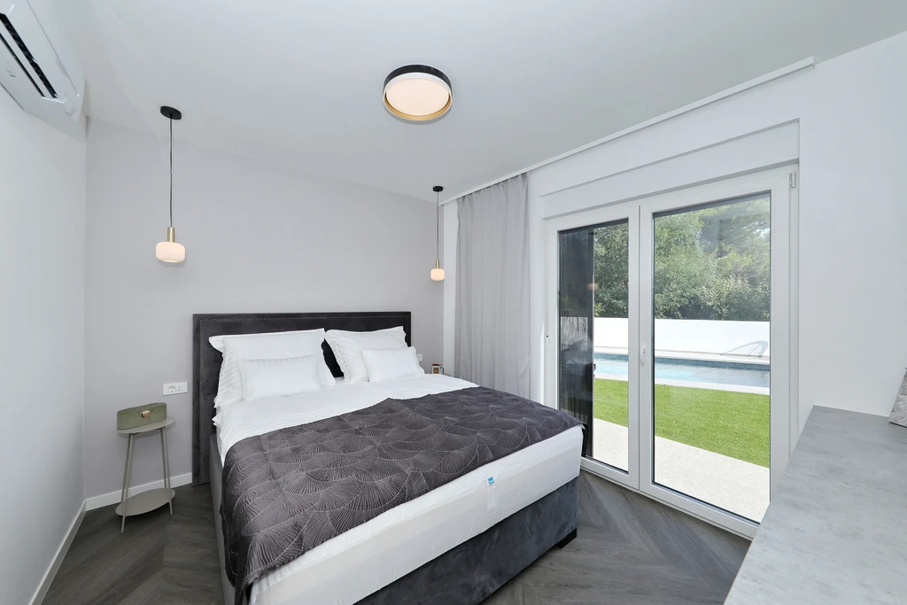 RoBell, apartman s privatnim bazenom i vrtom