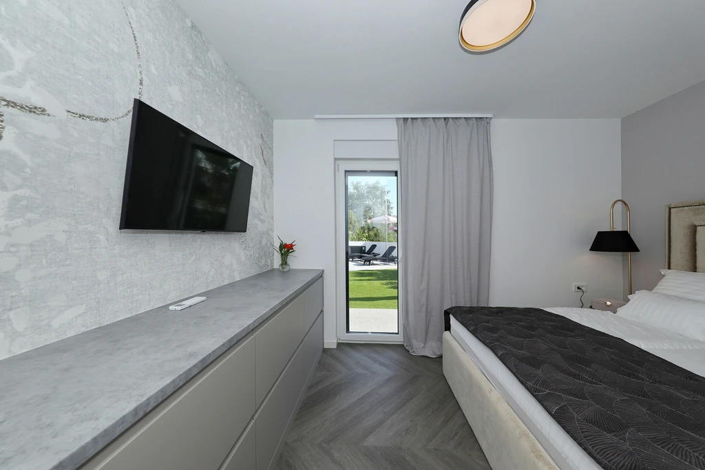 RoBell, apartman s privatnim bazenom i vrtom