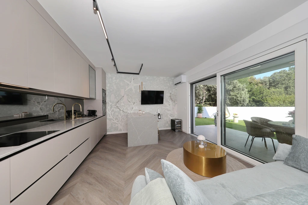 RoBell, apartman s privatnim bazenom i vrtom