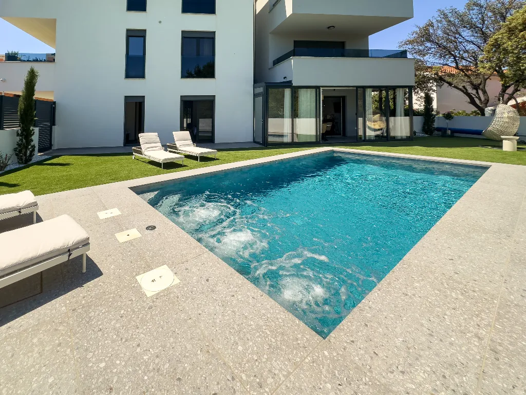 RoBell, apartman s privatnim bazenom i vrtom