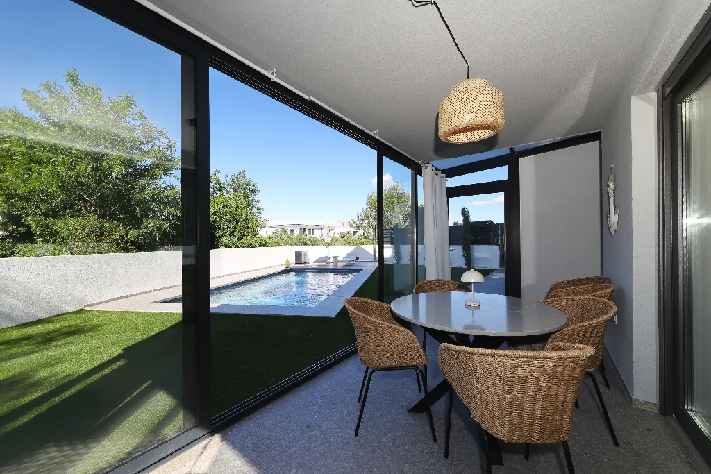 RoBell, apartman s privatnim bazenom i vrtom