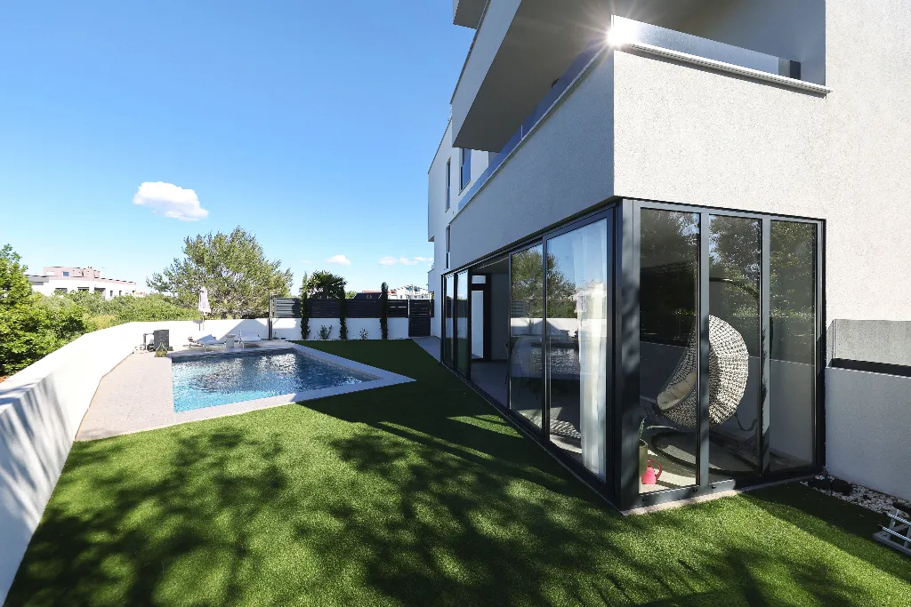 RoBell, apartman s privatnim bazenom i vrtom