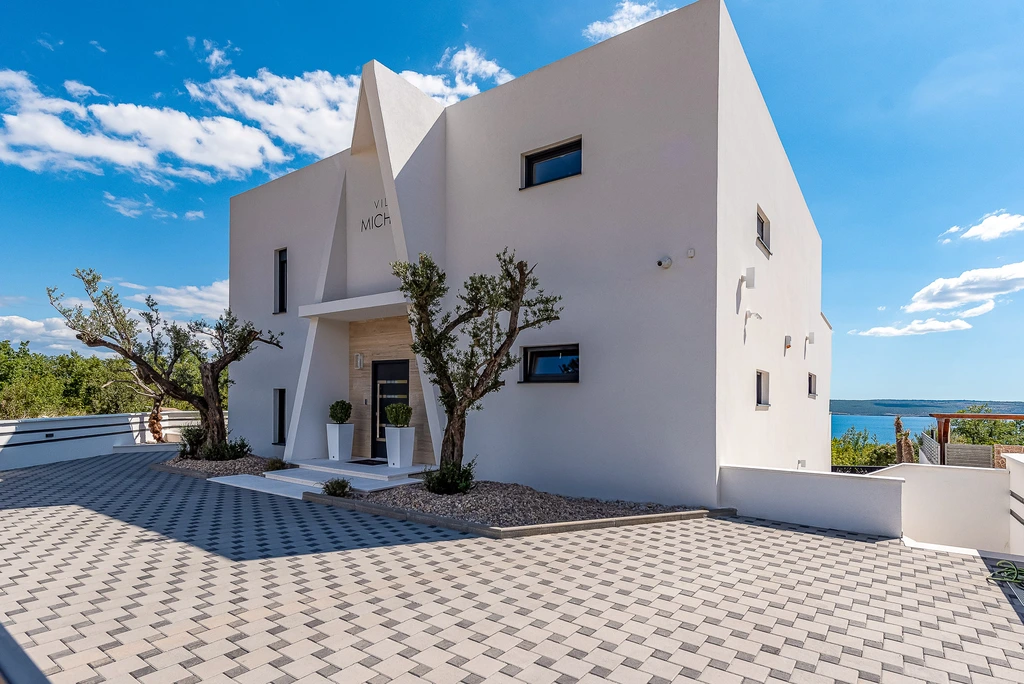 Villa Michelle Maslenica – Infinity & Spa | DalmatienHaus
