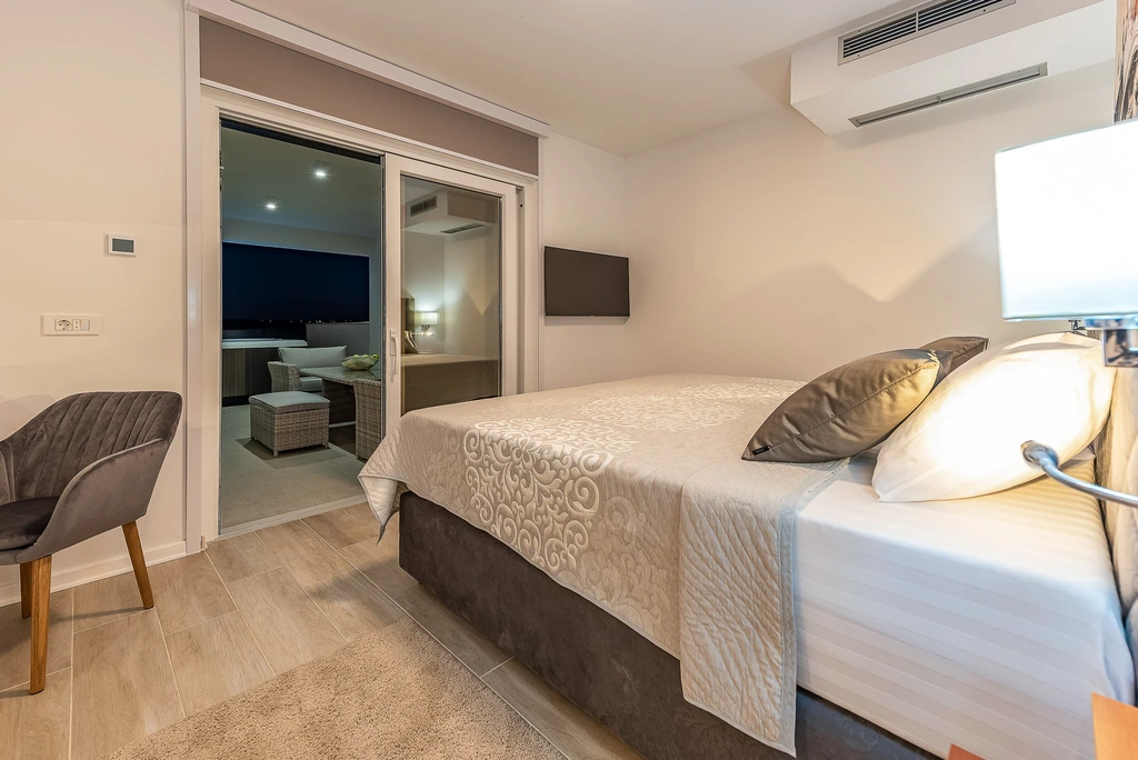 Villa Michelle Maslenica – Infinity & Spa | DalmatienHaus