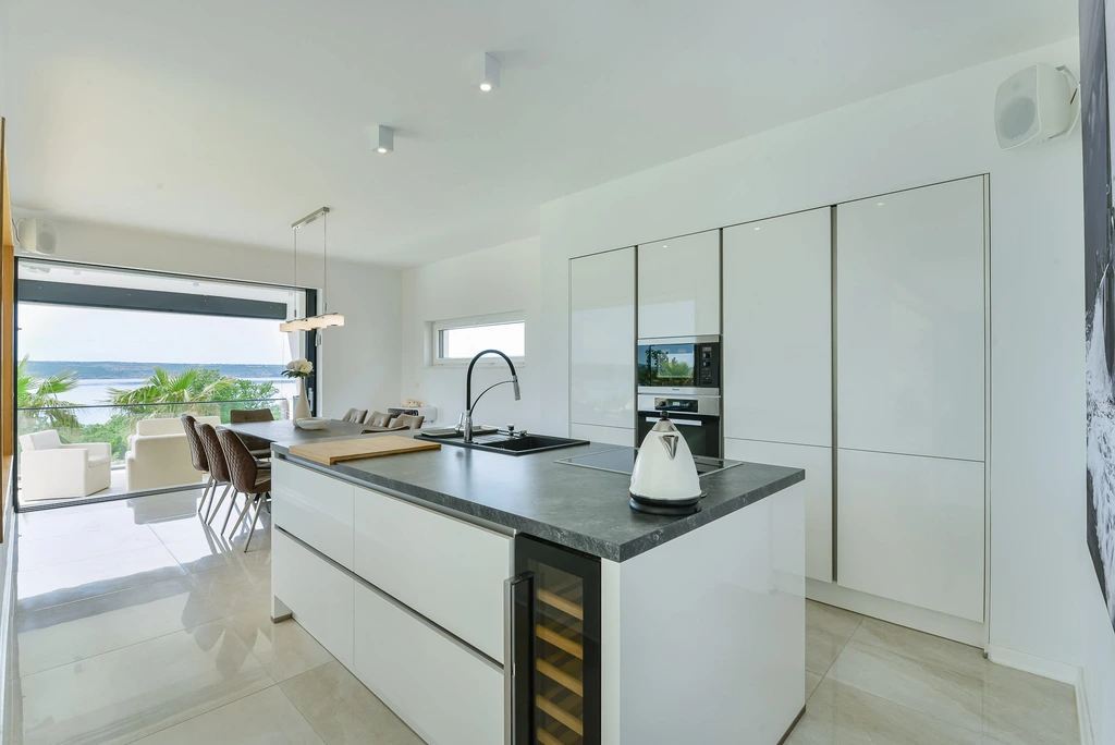 Villa Michelle Maslenica – Infinity & Spa | DalmatienHaus