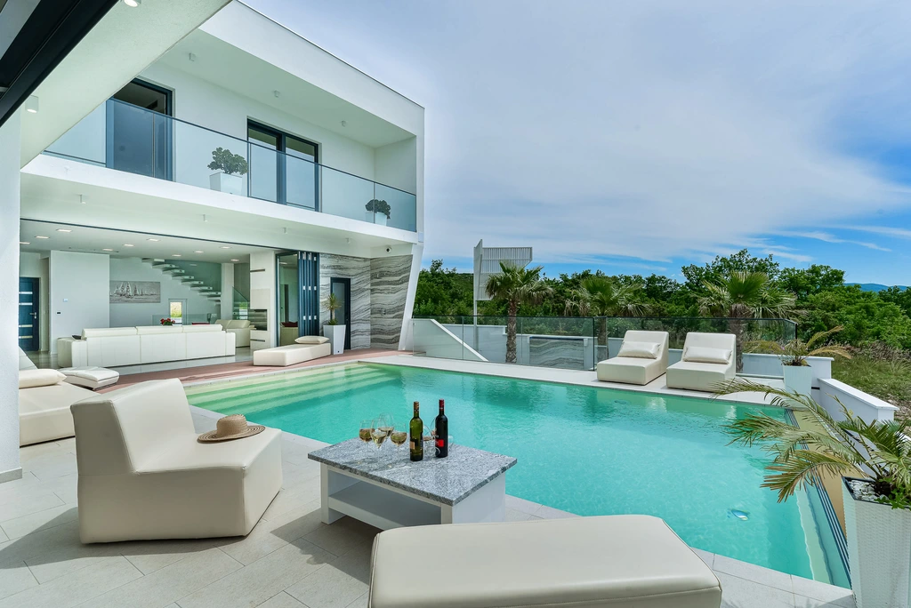 Villa Michelle Maslenica – Infinity & Spa | DalmatienHaus
