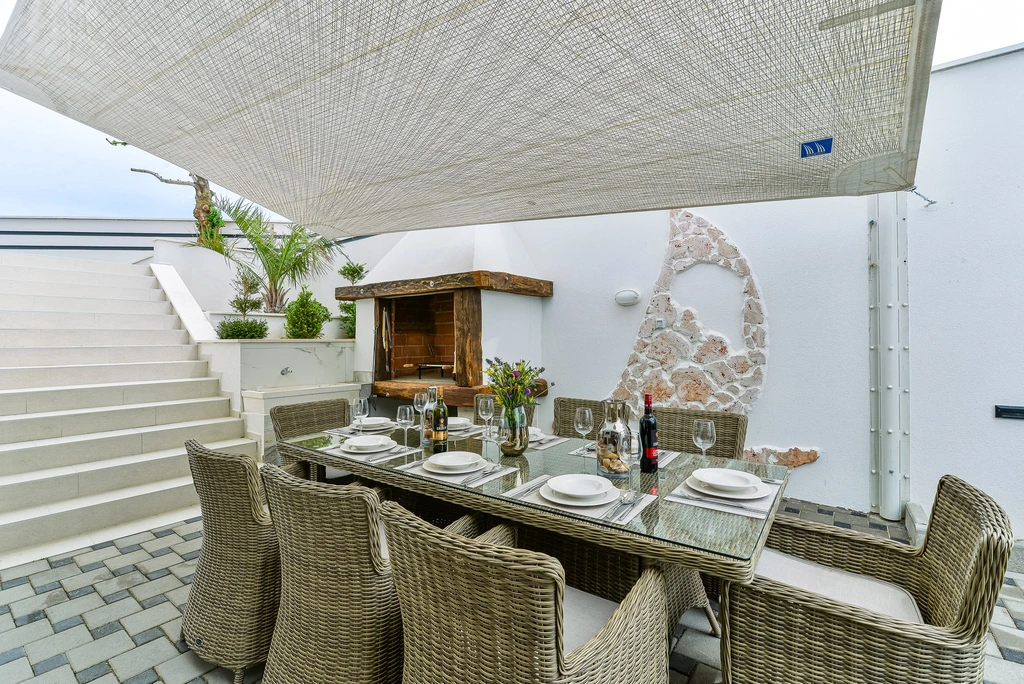 Villa Michelle Maslenica – Infinity & Spa | DalmatienHaus