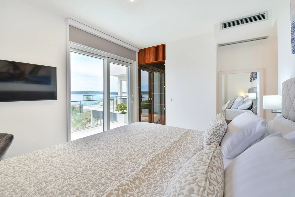 Villa Michelle Maslenica – Infinity & Spa | DalmatienHaus