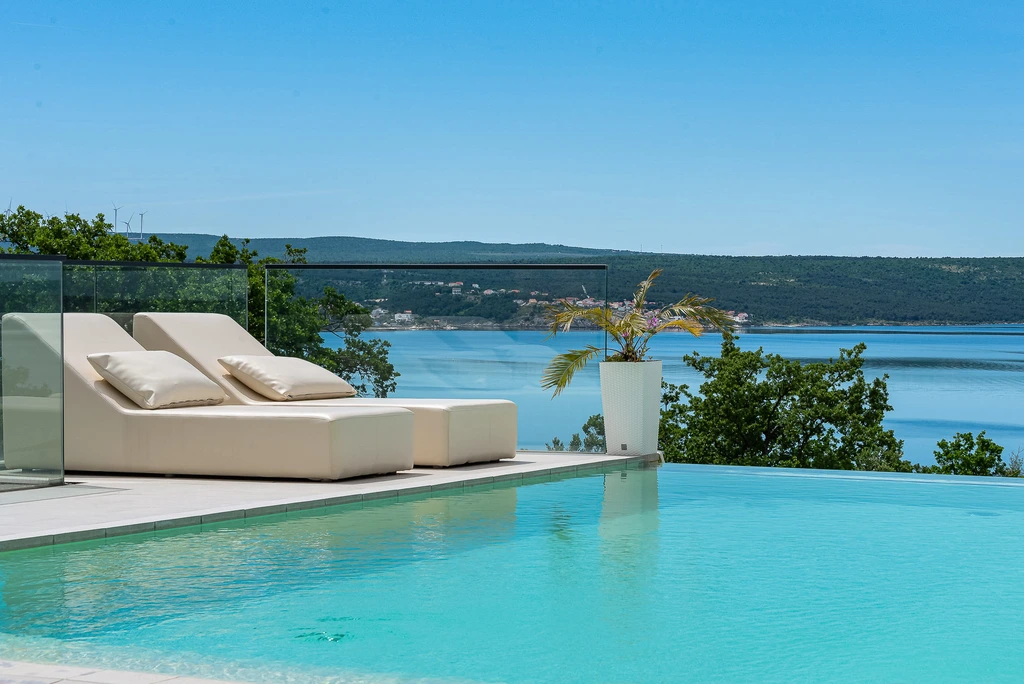 Villa Michelle Maslenica – Infinity & Spa | DalmatienHaus
