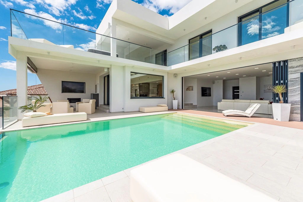 Villa Michelle Maslenica – Infinity & Spa | DalmatienHaus