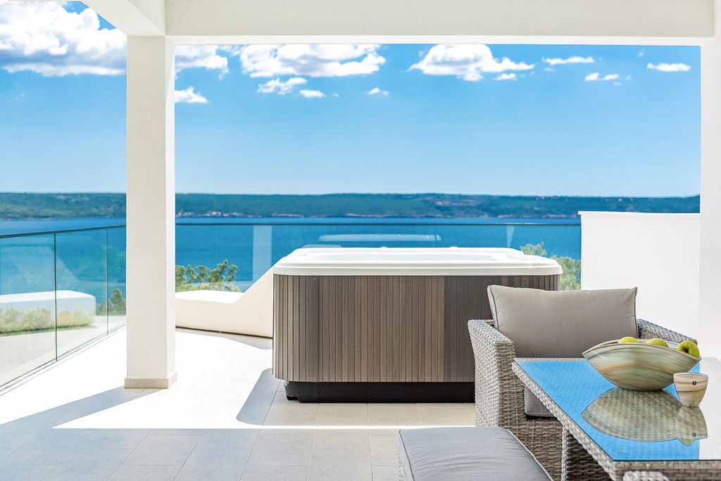 Villa Michelle Maslenica – Infinity & Spa | DalmatienHaus