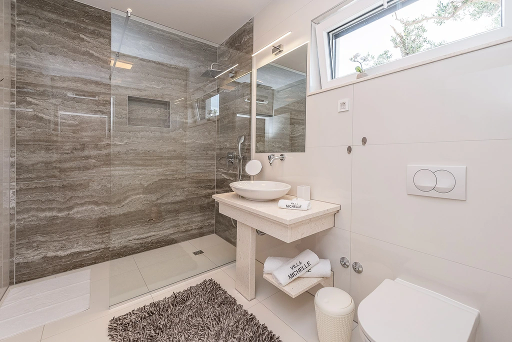 Villa Michelle Maslenica – Infinity & Spa | DalmatienHaus