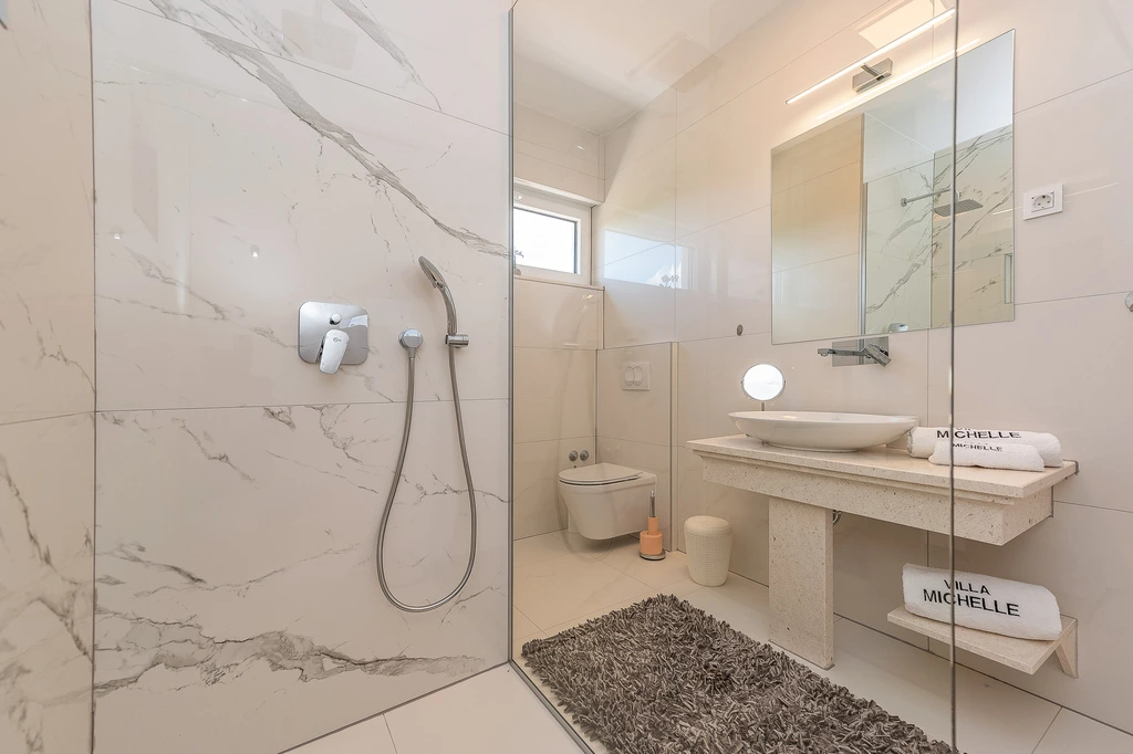 Villa Michelle Maslenica – Infinity & Spa | DalmatienHaus
