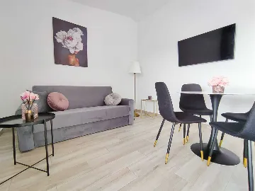 Sea-View 2-Bedroom Apartment in Vir