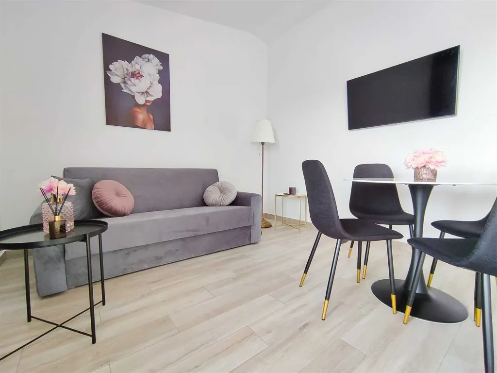 Sea-View 2-Bedroom Apartment in Vir