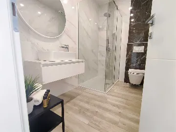 Sea-View 2-Bedroom Apartment in Vir