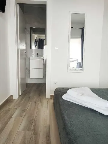 Sea-View 2-Bedroom Apartment in Vir