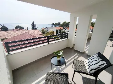 Sea-View 2-Bedroom Apartment in Vir