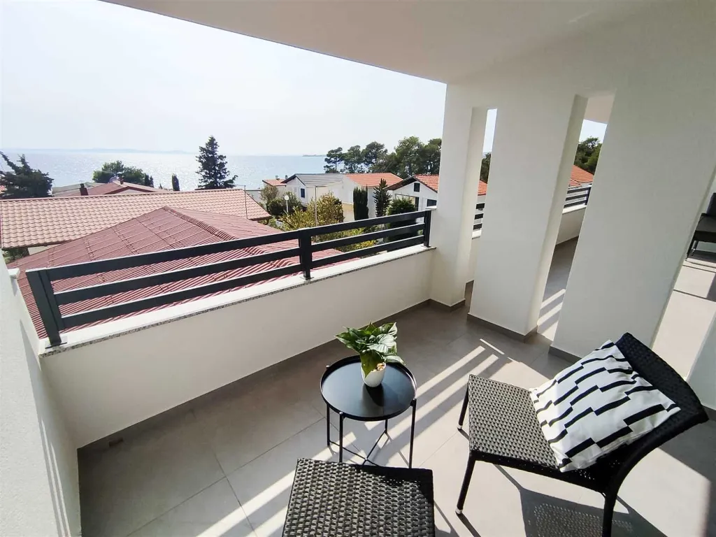 Sea-View 2-Bedroom Apartment in Vir