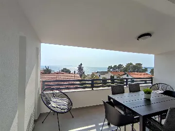Sea-View 2-Bedroom Apartment in Vir