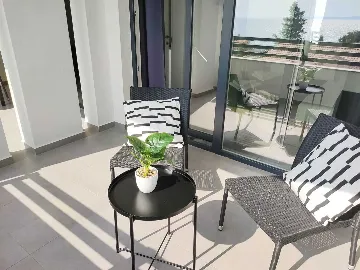Sea-View 2-Bedroom Apartment in Vir