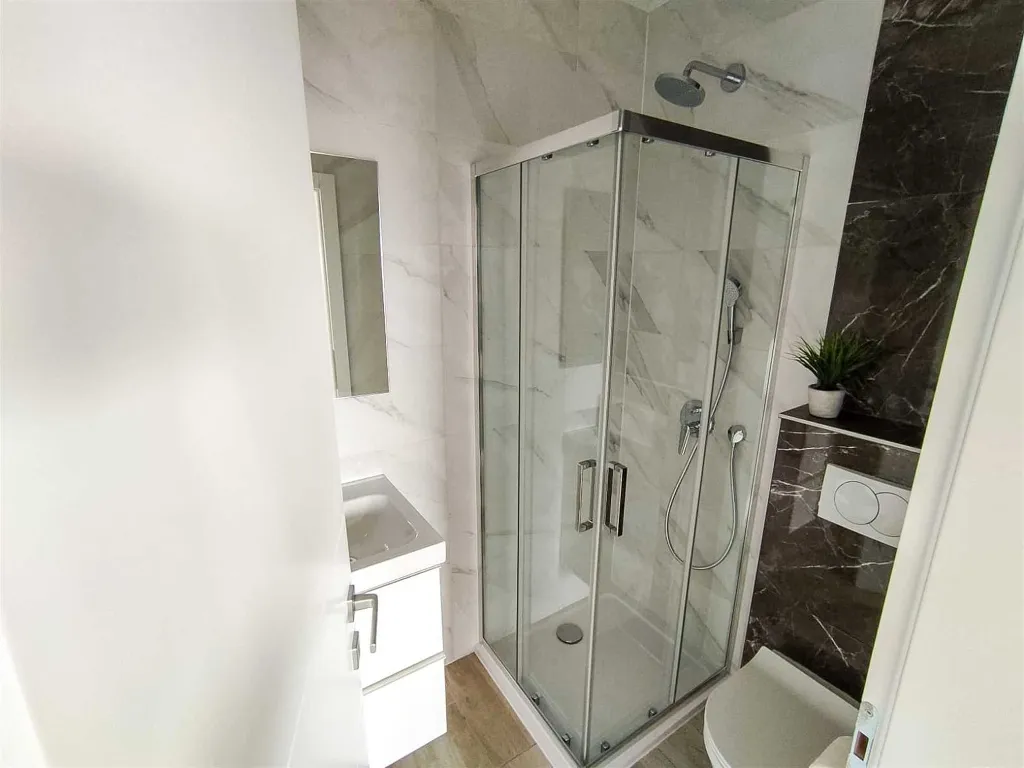 Sea-View 2-Bedroom Apartment in Vir