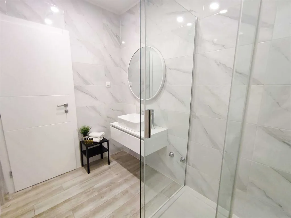 Sea-View 2-Bedroom Apartment in Vir