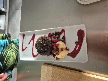 Sea-View 2-Bedroom Apartment in Vir