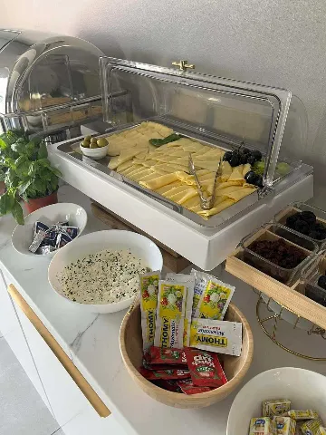 Sea-View 2-Bedroom Apartment in Vir