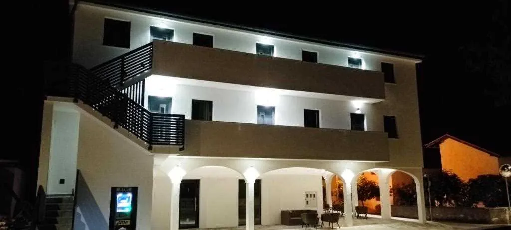 2-Bedroom Apartment with 2 Balconies in Vir