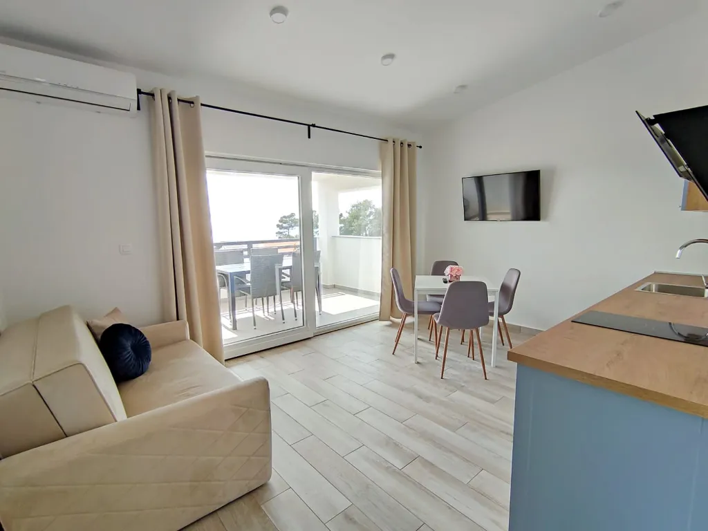 Junior Apartment for Up to 4 with Sea View in Vir