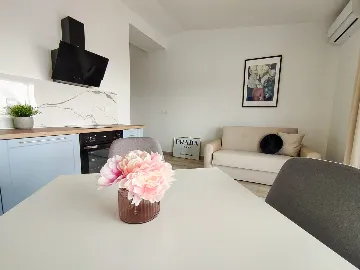 Junior Apartment for Up to 4 with Sea View in Vir