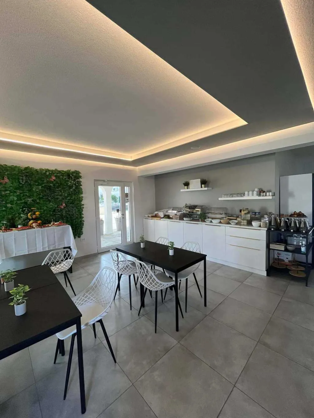 Junior Apartment for Up to 4 with Sea View in Vir
