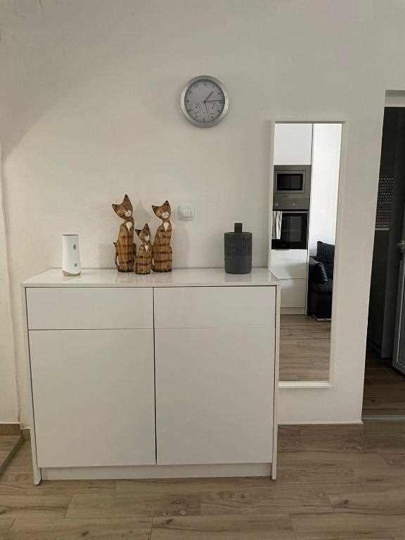 Charming 2-Bedroom Oasis for 4, No Pets, With Parking