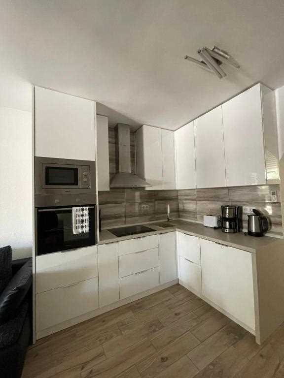 Charming 2-Bedroom Oasis for 4, No Pets, With Parking