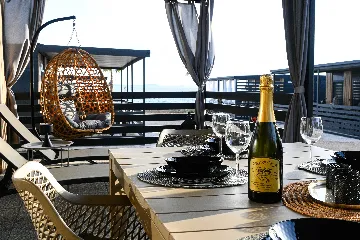 2-Bedroom Mobile Home in Vir, Croatia (Sleeps 5)