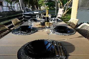 2-Bedroom Mobile Home in Vir, Croatia (Sleeps 5)