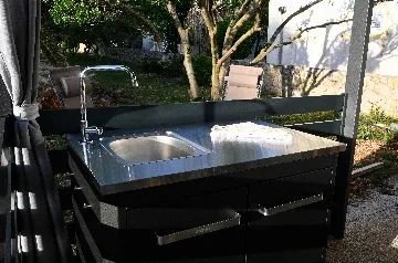 2-Bedroom Mobile Home in Vir, Croatia (Sleeps 5)