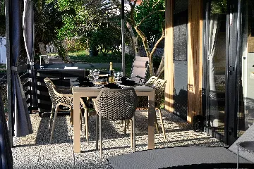 2-Bedroom Mobile Home in Vir, Croatia (Sleeps 5)