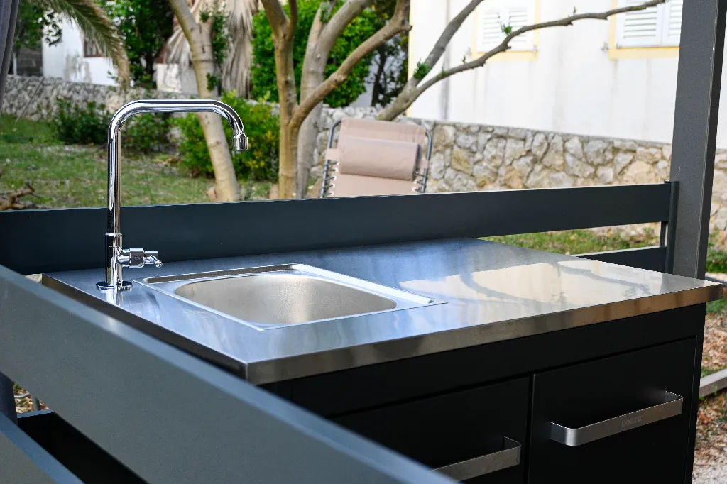 2-Bedroom Mobile Home in Vir, Croatia (Sleeps 5)
