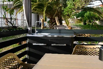 2-Bedroom Mobile Home in Vir, Croatia (Sleeps 5)