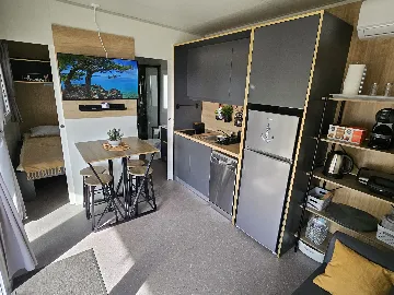 2-Bedroom Mobile Home in Vir, Croatia (Sleeps 5)