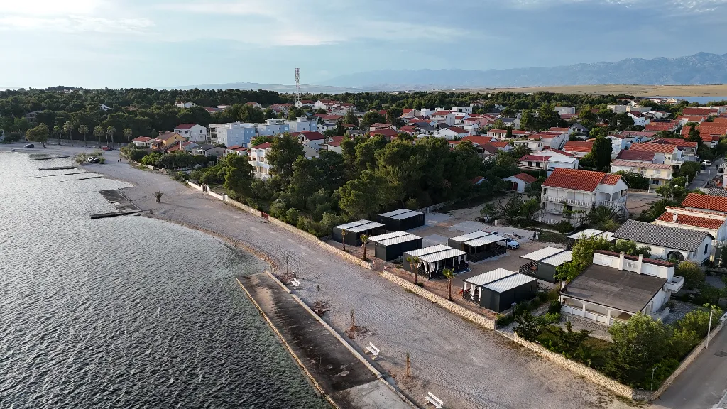 2-Bedroom Mobile Home in Vir, Croatia (Sleeps 5)