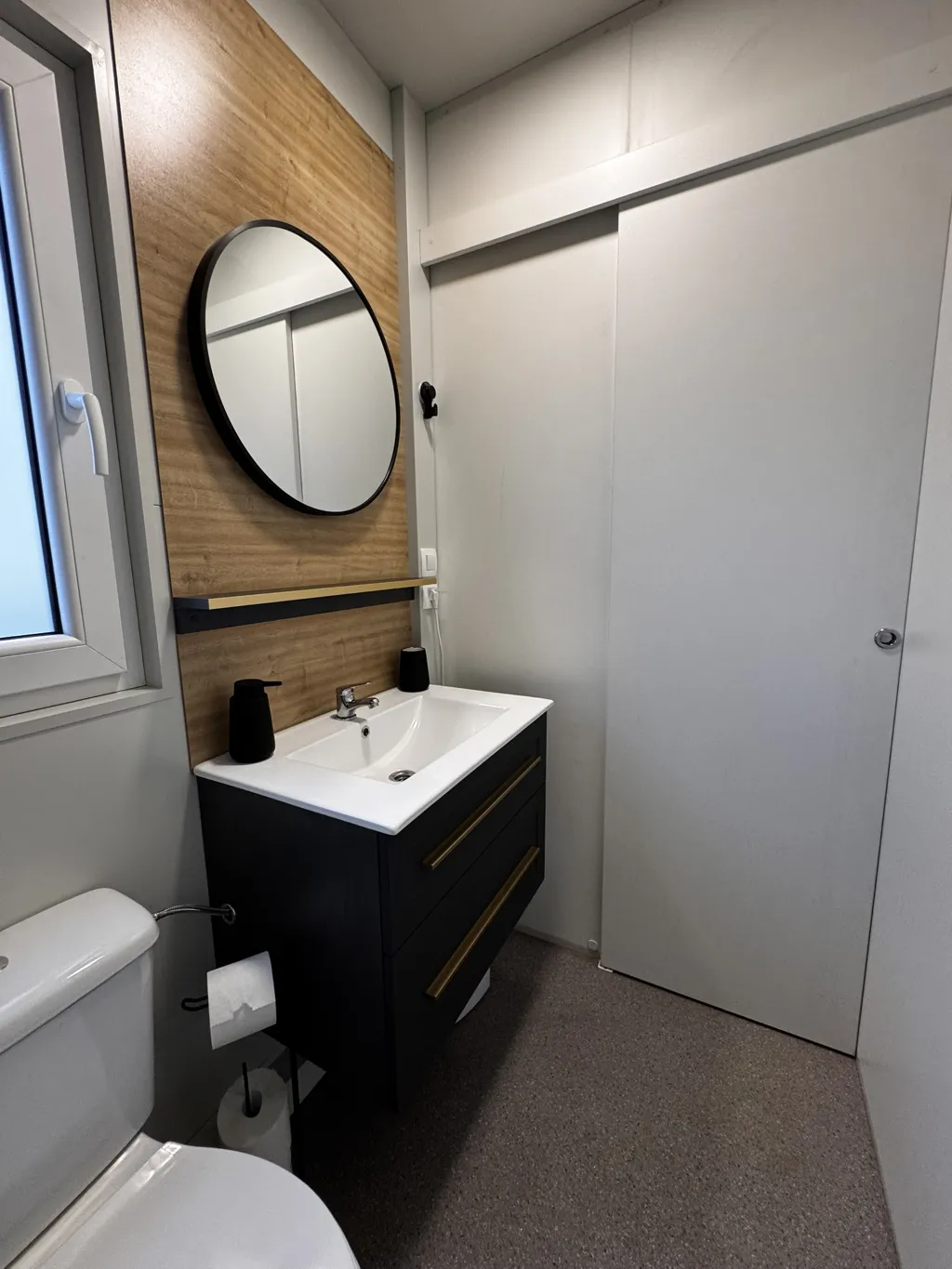Mobile Home in Drage for up to 5 Guests