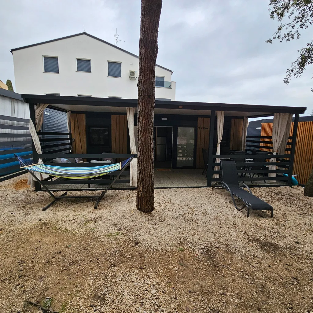 Mobile Home for 4-5 Guests in Pakostane, Croatia